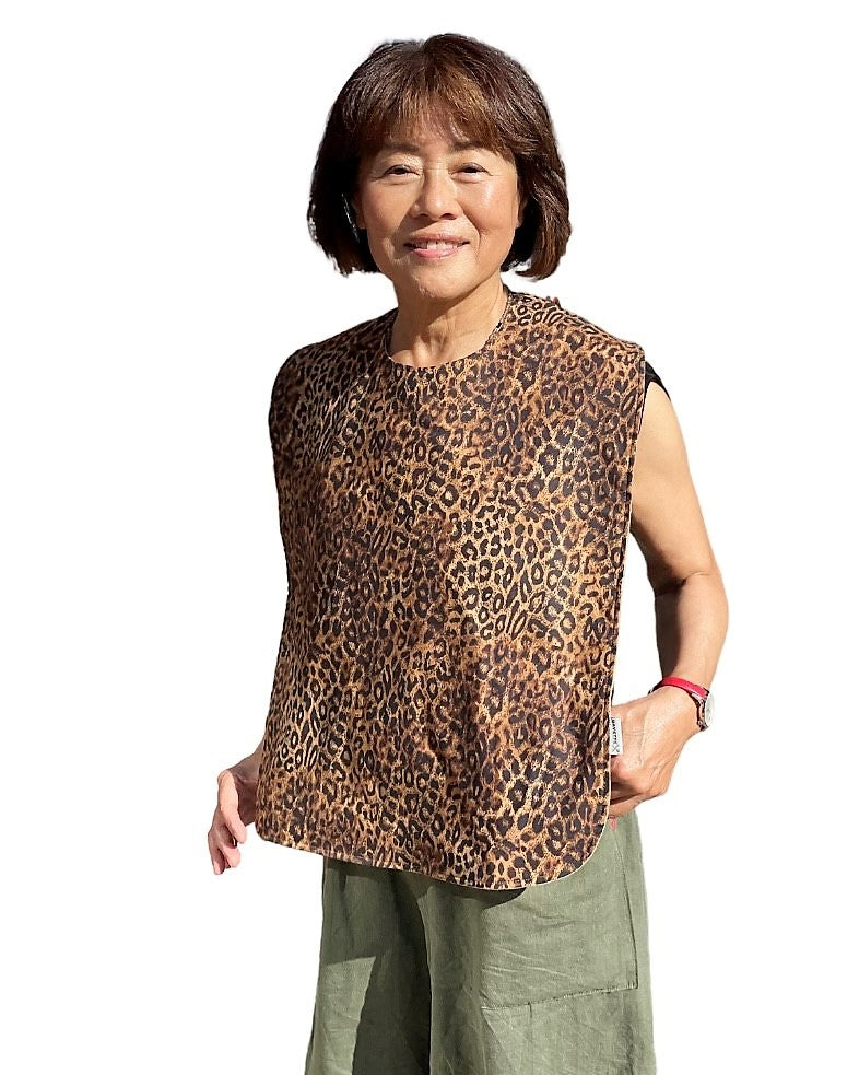 Adult woman wearing "Leopard Mama" BAVETTE Bib.